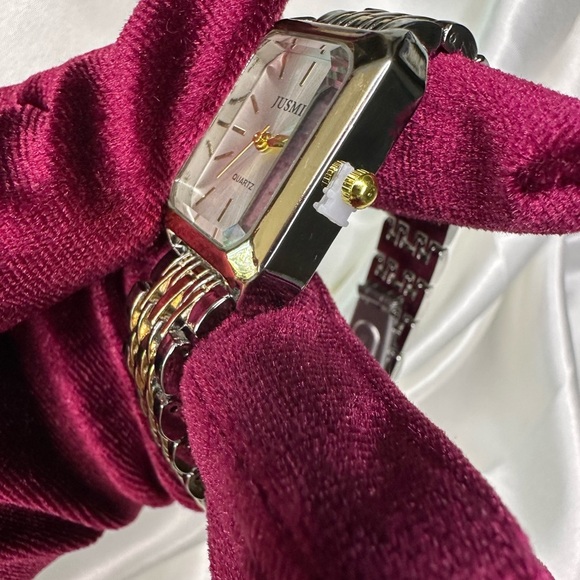 Steel modern Women's Gold and Silver Quartz Watch - Picture 6 of 8